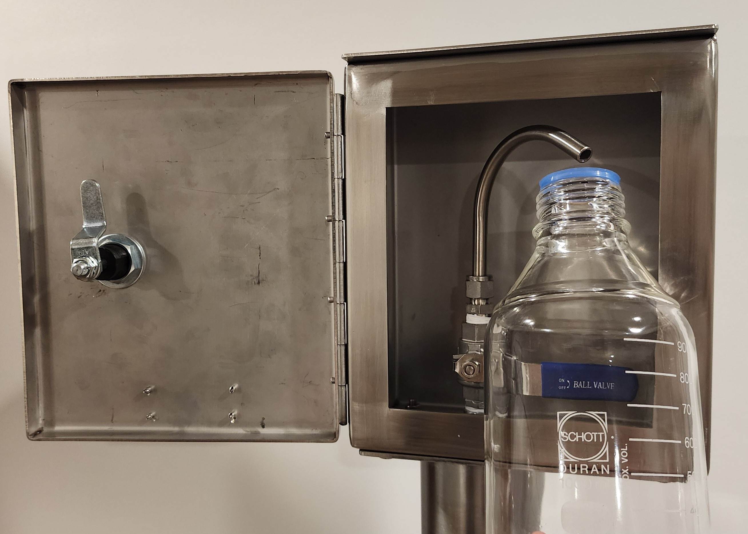 AquaGo 9000 Stainless Steel Sample Post