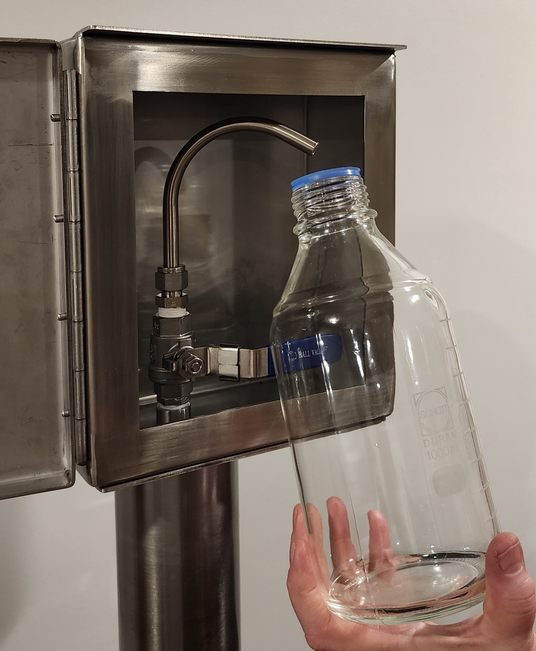 AquaGo 9000 Stainless Steel Sample Post